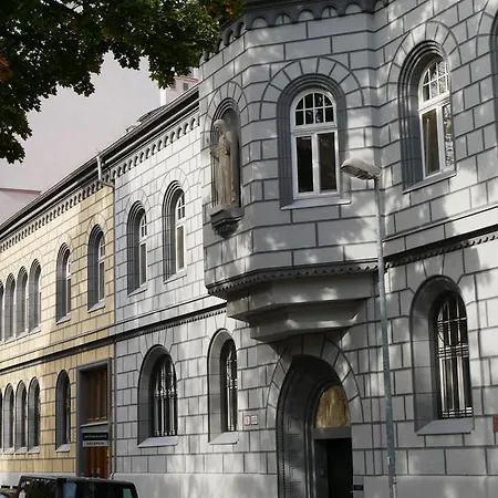 Centrum Salvator 2* ברטיסלאבה